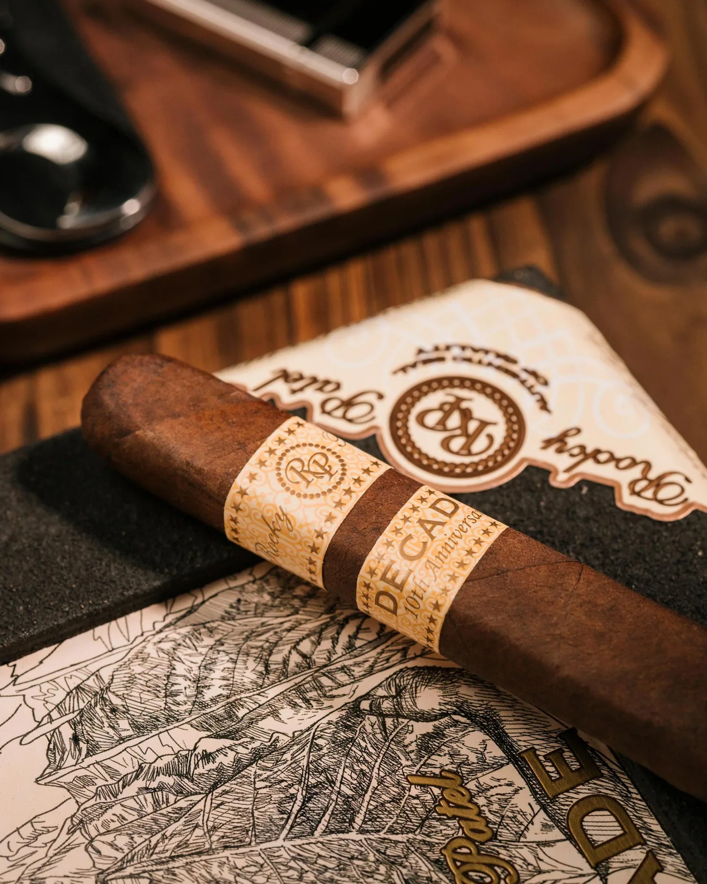 洛基帕特尔十年系列罗布图型 - 优质雪茄 | nextCIGAR