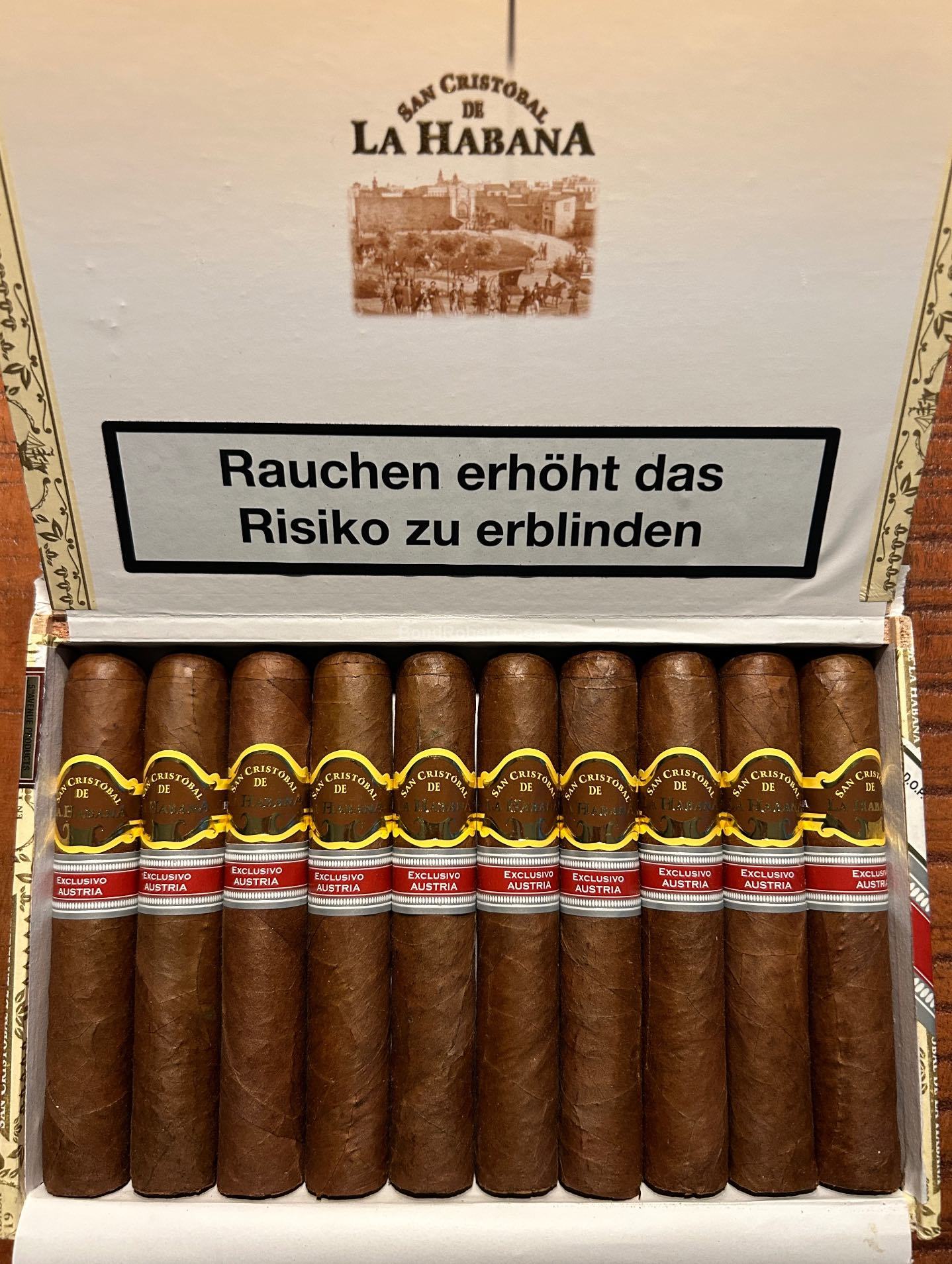 San Cristóbal Obispo Edición Regional Austria 2023 Numbered dress box ...