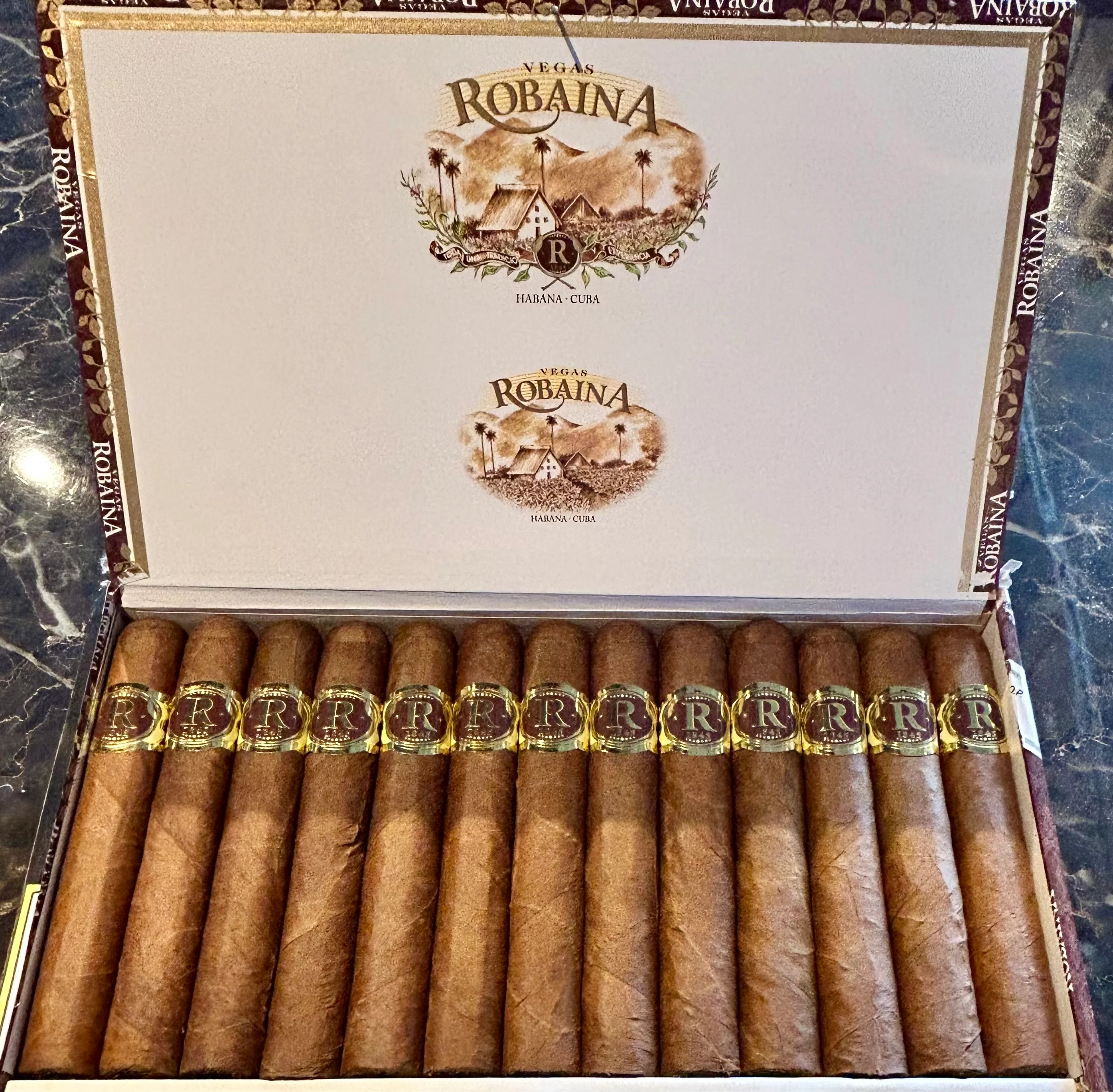 VEGAS ROBAINA FAMOSOS[ベガスロバイナ フェイモソス] - Victoria Cigar オンラインストア