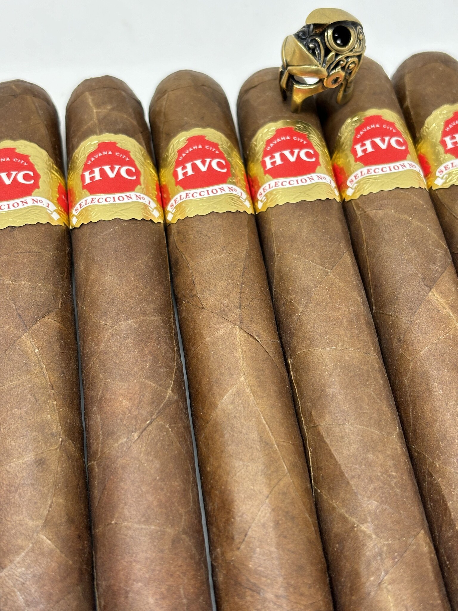 HVC Cigars HVC精选一号天然系列埃森西雅莱斯 5.625 x 46 雪茄资料