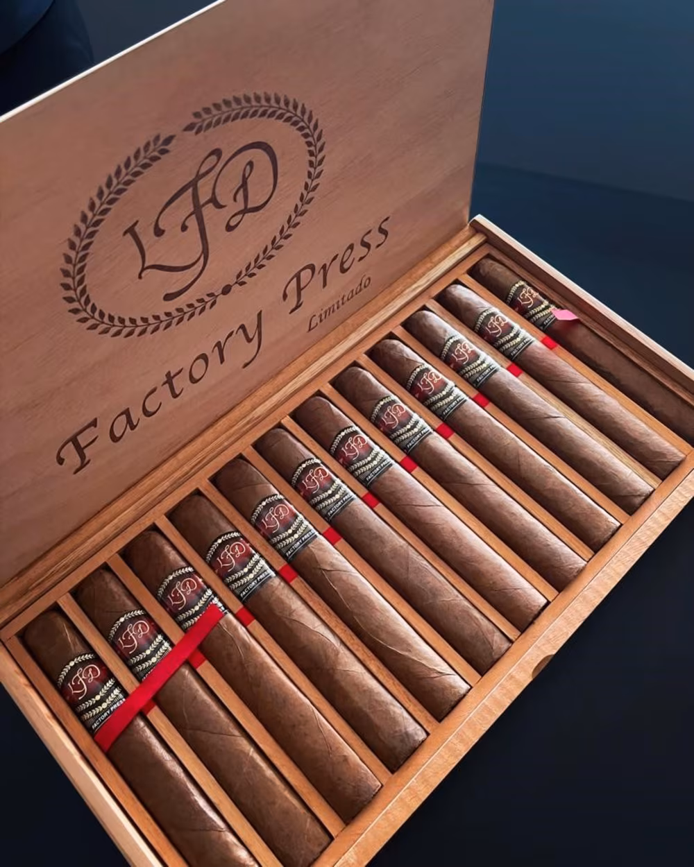 La Flor Dominicana Factory Press